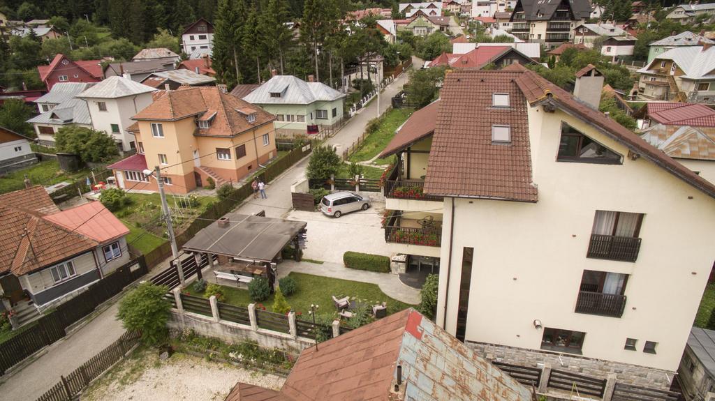 The Ghetto Hotel Busteni Exterior photo